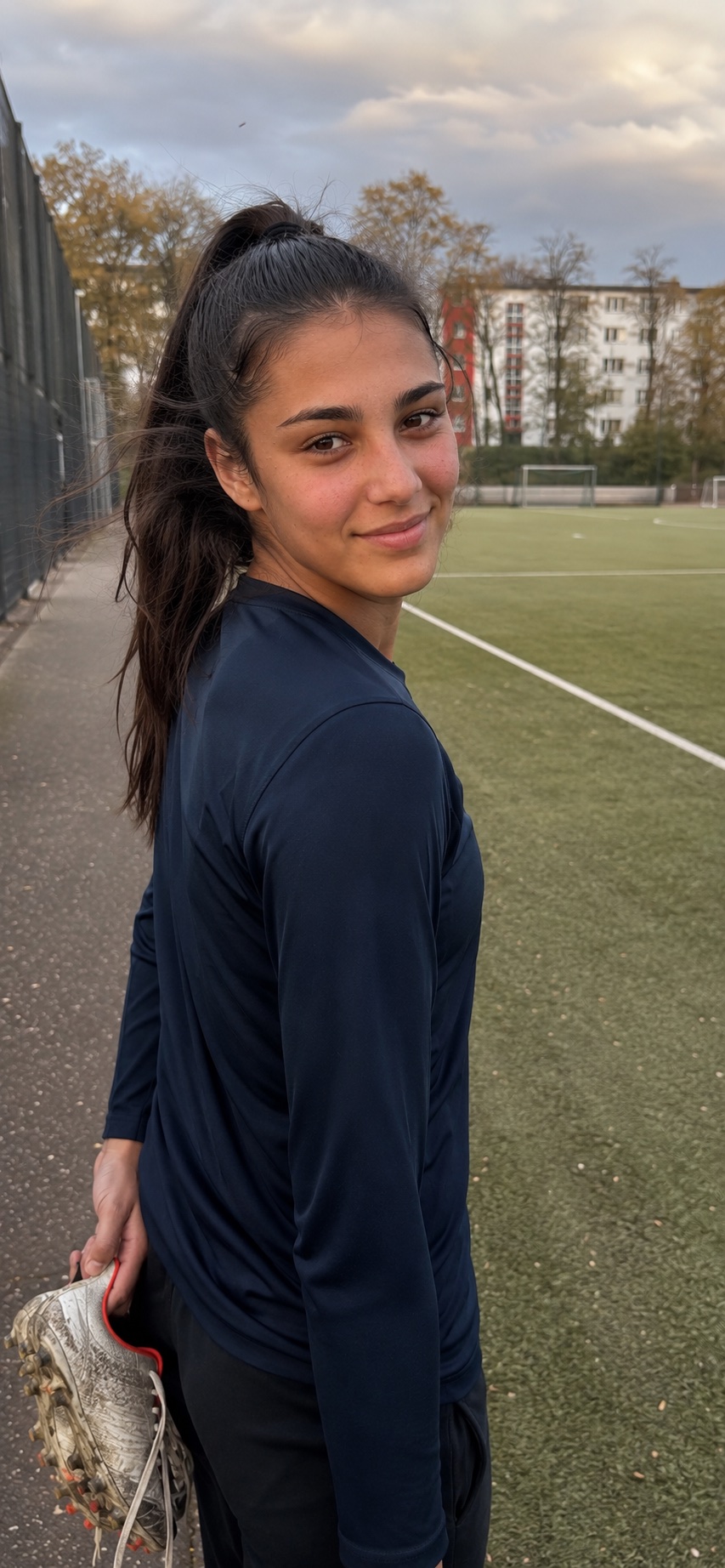 Amira Kaya von der Seite